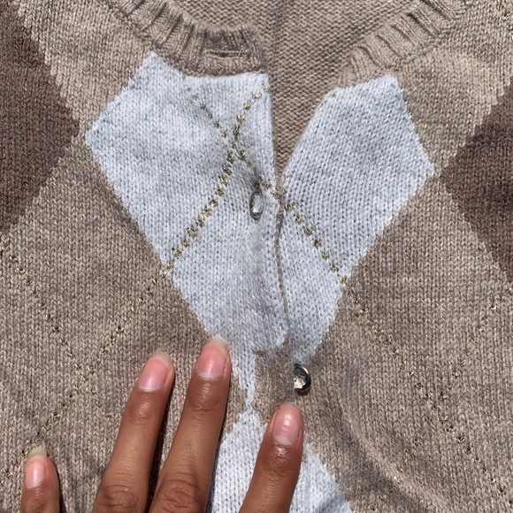 Argyle Y2K button up tan sweater - Picture 4 of 10